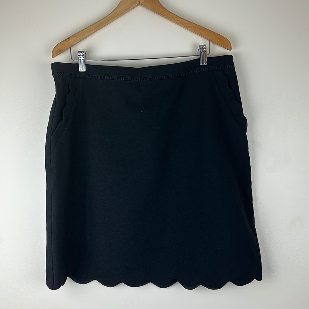 Skies and Blue Woman’s Skirt 1X Knee Length Pockets Elastic Waist Scallop Hem